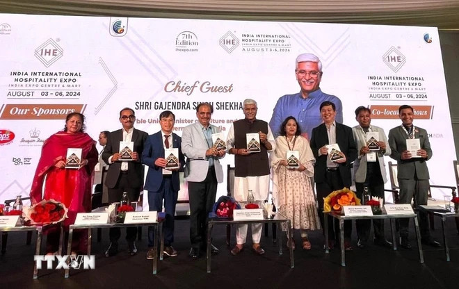 Các đại biểu cấp cao chụp ảnh lưu niệm tại lễ khai mạc IHE 2024. (Ảnh: Ngọc Thúy/TTXVN)