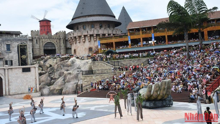 Bà Nà Hills là điểm đến trong chuyến khảo sát của đoàn famtrip đến từ Ấn Độ.