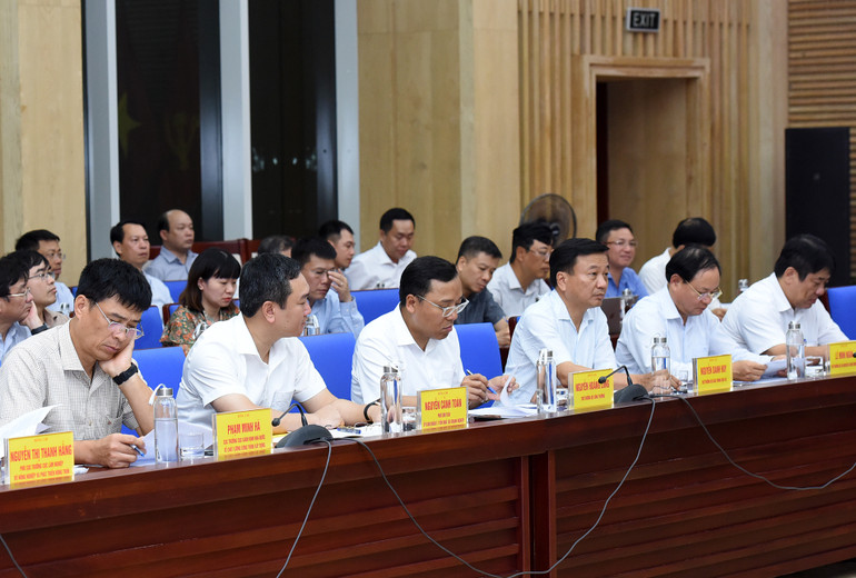 Đại diện lãnh đạo các bộ, ban, ngành tham dự cuộc họp.