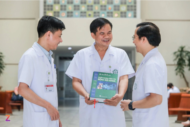 Cuốn sách “Cẩm nang chẩn đoán và điều trị bệnh nội khoa” (tác giả: Phó Giáo sư, Tiến sĩ Đào Xuân Cơ (Chủ biên) vinh dự đoạt giải A - Giải thưởng cao quý nhất.