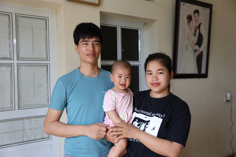 Vợ chồng anh Hải, chị Thơm đón con đầu lòng.