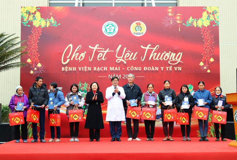 Bệnh viện chăm lo cho người bệnh trong dịp Tết nguyên đán.