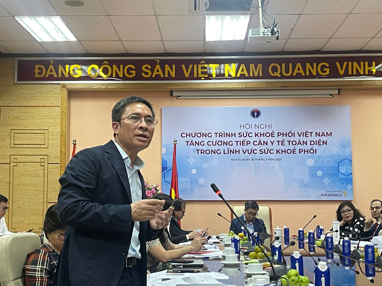 Phó Giáo sư, Tiến sĩ Đỗ Hùng Kiên, Phó Giám đốc Bệnh viện K chia sẻ thông tin về bệnh ung thư phổi. Phó Giáo sư, Tiến sĩ Đỗ Hùng Kiên, Phó Giám đốc Bệnh viện K chia sẻ thông tin về bệnh ung thư phổi.