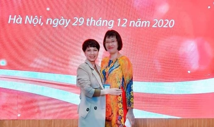 Chị Đào Thị Thanh Thanh và bác sĩ chuyên khoa II Võ Thị Thanh Bình, Trưởng khoa Ghép tế bào gốc. Chị Đào Thị Thanh Thanh và bác sĩ chuyên khoa II Võ Thị Thanh Bình, Trưởng khoa Ghép tế bào gốc.