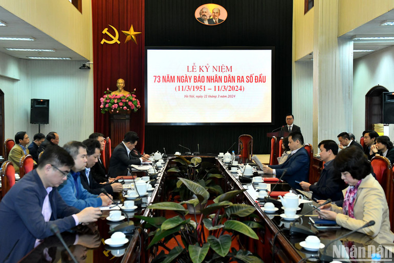 Quang cảnh Lễ kỷ niệm 73 năm Ngày Báo Nhân Dân ra số đầu. (Ảnh: ĐĂNG KHOA) Quang cảnh Lễ kỷ niệm 73 năm Ngày Báo Nhân Dân ra số đầu. (Ảnh: ĐĂNG KHOA)