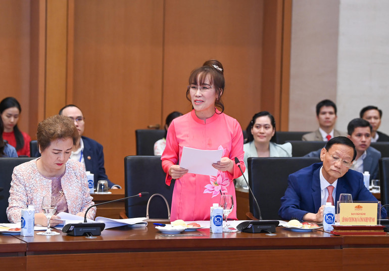 Doanh nhân Nguyễn Thị Phương Thảo, Chủ tịch Sovico Group phát biểu tại buổi gặp mặt. (Ảnh: DUY LINH)