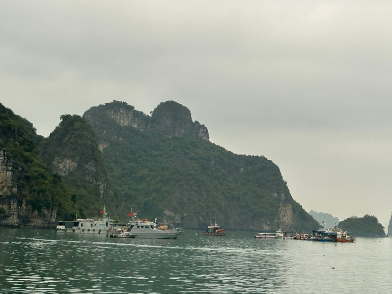 31 phương tiện được huy động trong cuộc tìm kiếm, cứu nạn.