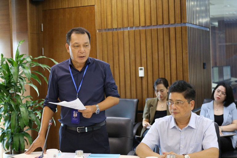 Chủ tịch HĐTV Tập đoàn Điện lực Việt Nam Đặng Hoàng An phát biểu tại cuộc họp.