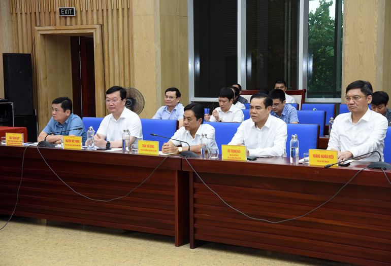 Đại diện lãnh đạo các tỉnh có dự án đi qua tham dự cuộc họp.