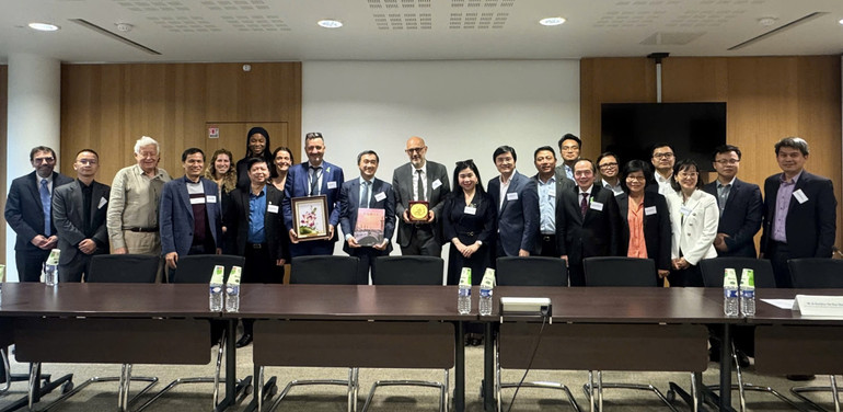 Đoàn công tác của Bộ Y tế làm việc với Cơ quan Y Sinh học Pháp. Đoàn công tác của Bộ Y tế làm việc với Cơ quan Y Sinh học Pháp.