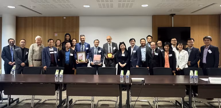 Đoàn công tác của Bộ Y tế làm việc với Cơ quan Y Sinh học Pháp. Đoàn công tác của Bộ Y tế làm việc với Cơ quan Y Sinh học Pháp.