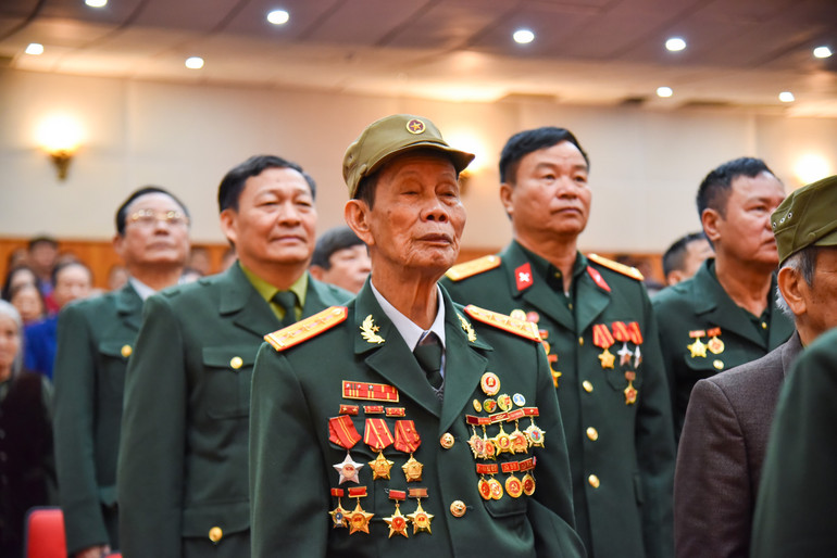 Các cựu chiến binh tại Điện Biên xúc động rưng rưng tại lễ tri ân.