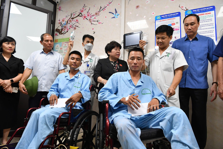 Ba nạn nhân được điều trị tại trung tâm y tế huyện Là Phan Thanh Sơn, Bùi Quý Trọng và Nguyễn Minh Hải.