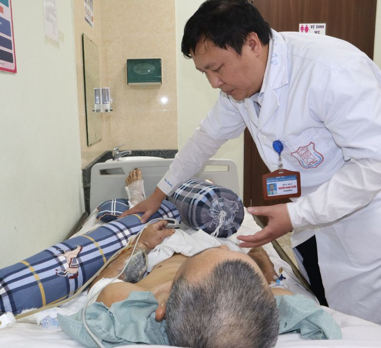 Bệnh nhân đang bình phục sức khỏe.