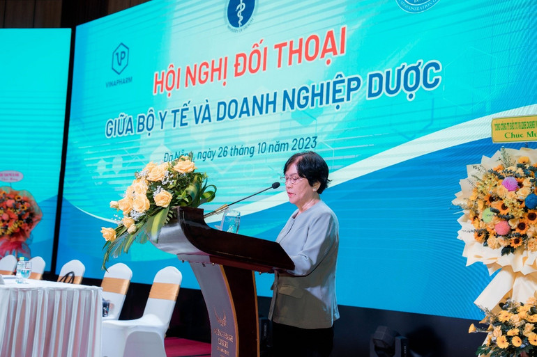 Bà Trần Thị Đào, Tổng Giám đốc Công ty cổ phần Dược phẩm Imexpharm phát biểu tại hội nghị.