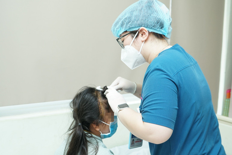 Bệnh nhi đang bình phục dần sức khỏe.