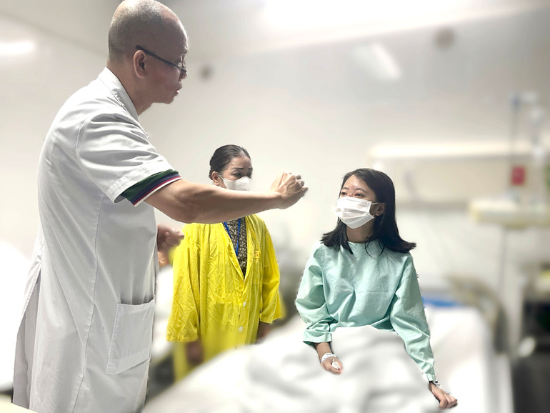 Bệnh nhân mới 14 tuổi đã làm đẹp bằng tiêm filler không rõ nguồn gốc tại nhà.