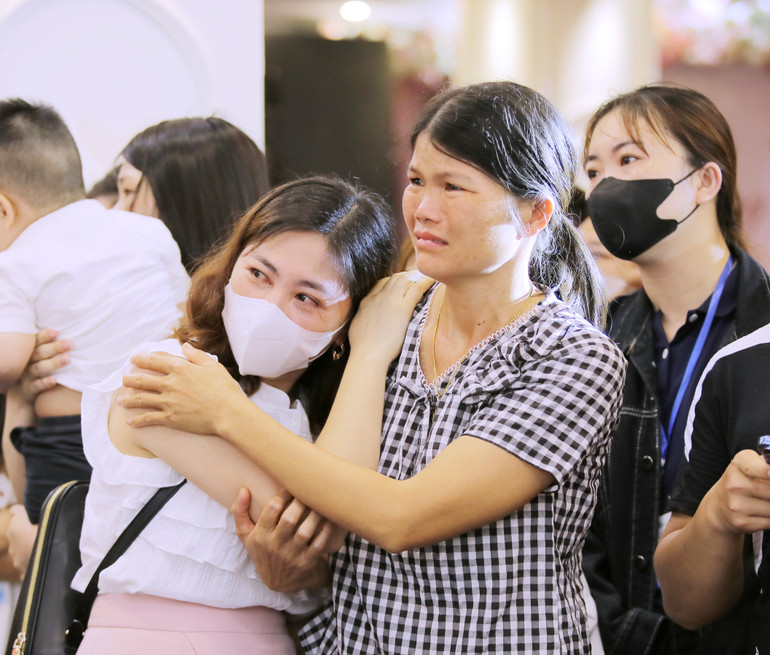 Khoảnh khắc xúc động của nhiều gia đình tại chương trình.