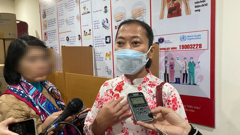 Chị Nguyễn Thị Vinh vượt qua bệnh tật và giờ trở thành người bạn của nhiều bệnh nhân ung thư.