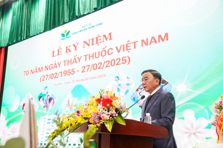 Đồng chí Trần Cẩm Tú, Ủy viên Bộ Chính trị, Thường trực Ban Bí thư Trung ương Đảng chúc mừng thành tựu xây dựng và phát triển 55 năm qua của Bệnh viện Nhi Trung ương. Đồng chí Trần Cẩm Tú, Ủy viên Bộ Chính trị, Thường trực Ban Bí thư Trung ương Đảng chúc mừng thành tựu xây dựng và phát triển 55 năm qua của Bệnh viện Nhi Trung ương.