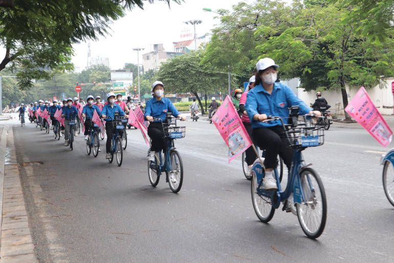 Hoạt động diễu hành tuyên truyền nhân ngày Đột quỵ thế giới 29/10.