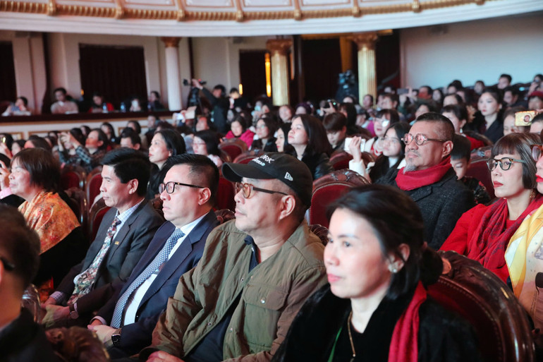 Các đại biểu tham dự chương trình. (Ảnh: KHIẾU MINH)