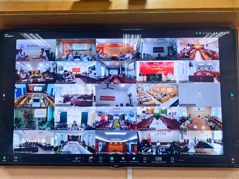 Cuộc họp trực tuyến tới các đầu cầu Sở Y tế trên cả nước.