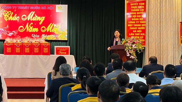 Đồng chí Nguyễn Thị Tuyến, Ủy viên Trung ương Đảng, Phó Bí thư Thường trực Thành ủy Hà Nội phát biểu tại chương trình.