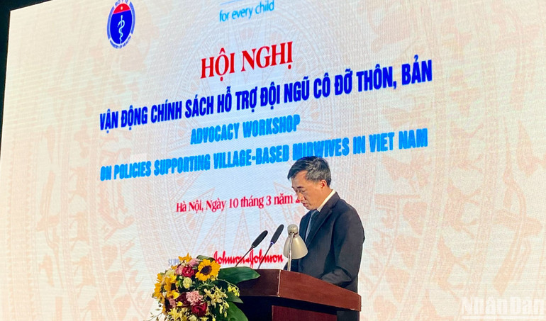 Thứ trưởng Y tế Trần Văn Thuấn phát biểu tại hội nghị.