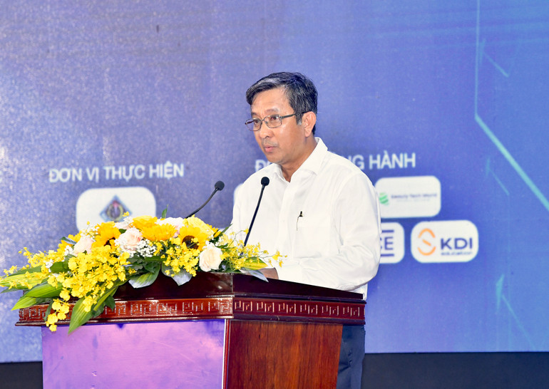 Hiệu trưởng Trường Đại học Cần Thơ phát biểu ý kiến tại sự kiện.