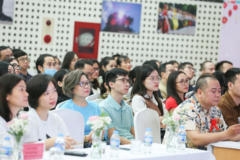 Chương trình tôn vinh 200 người hiến máu hòa hợp tiêu biểu. Chương trình tôn vinh 200 người hiến máu hòa hợp tiêu biểu.