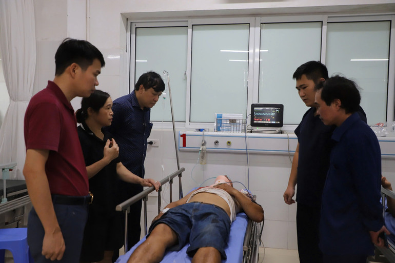 Công tác khám, chữa bệnh, cấp cứu người bệnh được triển khai kịp thời.