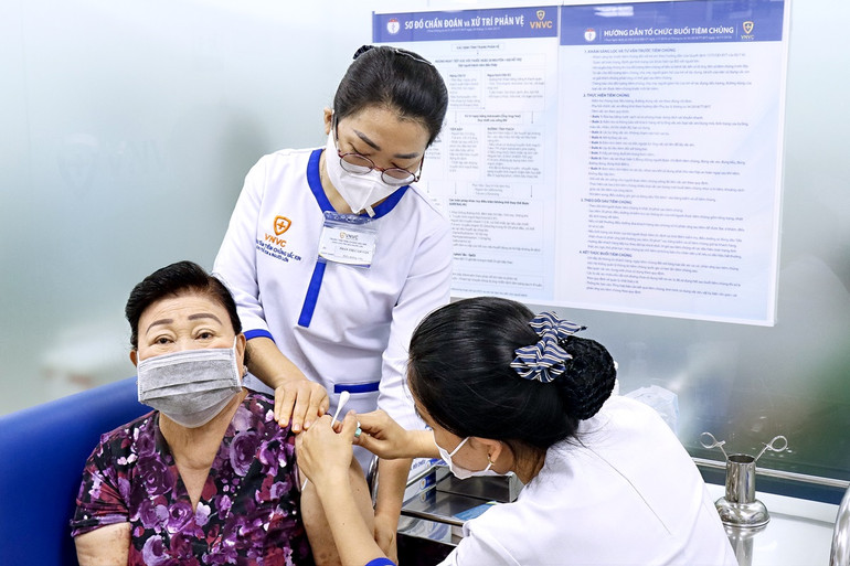 Vaccine phế cầu 20 do Tập đoàn Dược phẩm Pfizer (Mỹ) sản xuất giúp phòng hiệu quả 20 chủng vi khuẩn phế cầu.