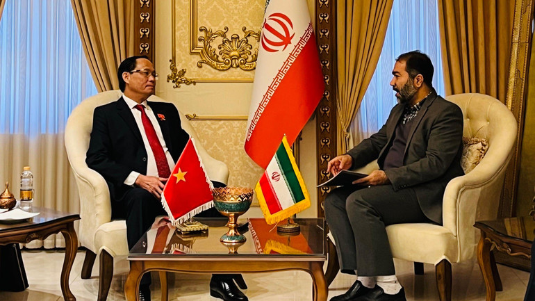 Phó Chủ tịch Quốc hội, Thượng tướng Trần Quang Phương tiếp Tỉnh trưởng tỉnh Isfahan.