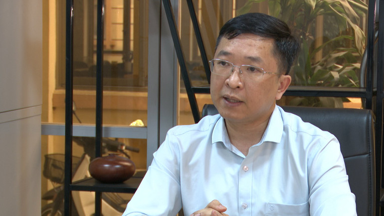 Phó Giáo sư, Tiến sĩ Phạm Quang Thái.