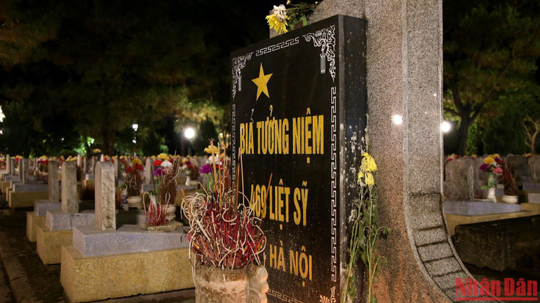 Phần đất mộ các liệt sĩ được phân thành 10 khu vực chính. Phần đất mộ các liệt sĩ được phân thành 10 khu vực chính.