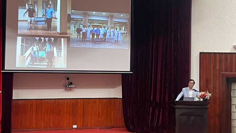 Phó Giáo sư, Tiến sĩ Đồng Văn Hệ, Giám đốc Trung tâm Điều phối Ghép tạng quốc gia, Phó Giám đốc Bệnh viện Hữu nghị Việt Đức chia sẻ tại buổi họp báo. Phó Giáo sư, Tiến sĩ Đồng Văn Hệ, Giám đốc Trung tâm Điều phối Ghép tạng quốc gia, Phó Giám đốc Bệnh viện Hữu nghị Việt Đức chia sẻ tại buổi họp báo.