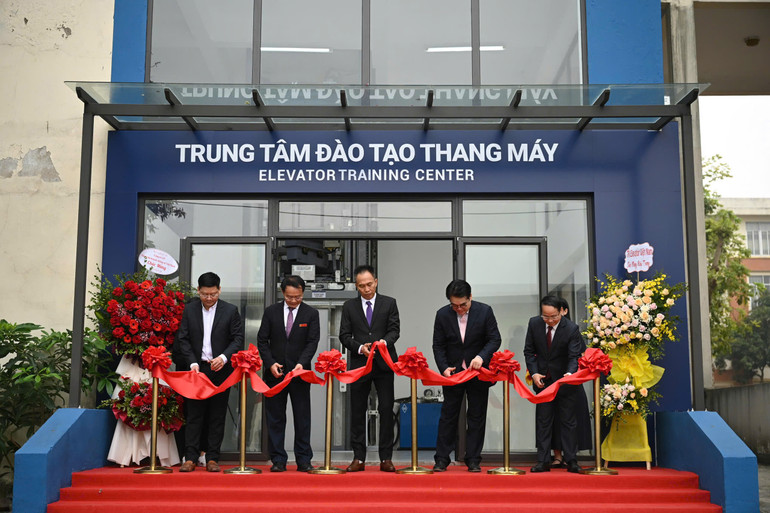Trung tâm Đào tạo thang máy là kết quả của sự hợp tác chiến lược giữa VNEA và Đại học Thang máy Hàn Quốc (KLC-Korea Lift College). Trung tâm Đào tạo thang máy là kết quả của sự hợp tác chiến lược giữa VNEA và Đại học Thang máy Hàn Quốc (KLC-Korea Lift College).
