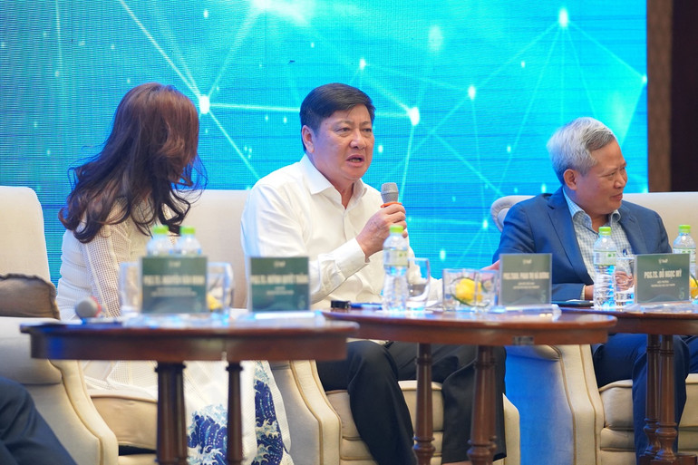 Các đại biểu chia sẻ tại hội thảo.
