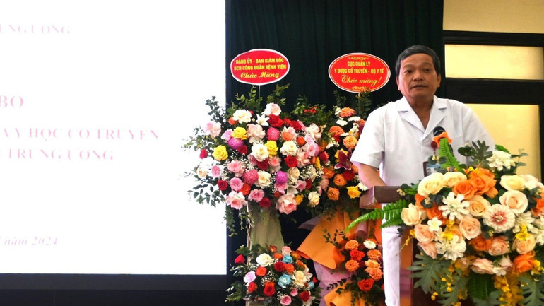 Tiến sĩ, bác sĩ cao cấp Đinh Văn Lượng, Giám đốc Bệnh viện Phổi Trung ương phát biểu.