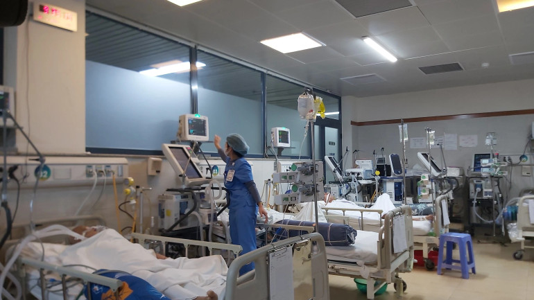 Các bệnh nhân nặng đang được điều trị trong phòng ICU, Bệnh viện Lão khoa Trung ương.