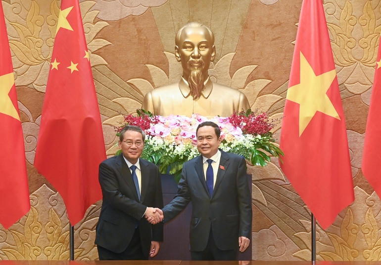 Chủ tịch Quốc hội Trần Thanh Mẫn và Thủ tướng Trung Quốc Lý Cường tại buổi hội kiến. (Ảnh: DUY LINH)