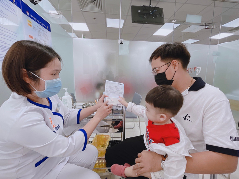 Tiêm vaccine là biện pháp phòng bệnh thủy đậu hiệu quả.