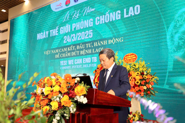 Tiến sĩ, bác sĩ, Thầy thuốc ưu tú Đinh Văn Lượng, Giám đốc Bệnh viện Phổi Trung ương, Trưởng Ban điều hành Chương trình Chống lao quốc gia phát biểu. Tiến sĩ, bác sĩ, Thầy thuốc ưu tú Đinh Văn Lượng, Giám đốc Bệnh viện Phổi Trung ương, Trưởng Ban điều hành Chương trình Chống lao quốc gia phát biểu.