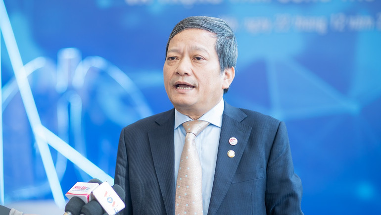 Tiến sĩ, bác sĩ cao cấp Đinh Văn Lượng, Trưởng ban Điều hành Chương trình Chống lao Quốc gia, Giám đốc Bệnh viện Phổi Trung ương.