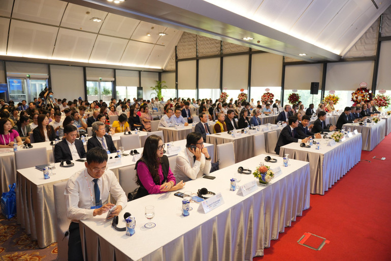 Các đại biểu tham dự hội nghị.