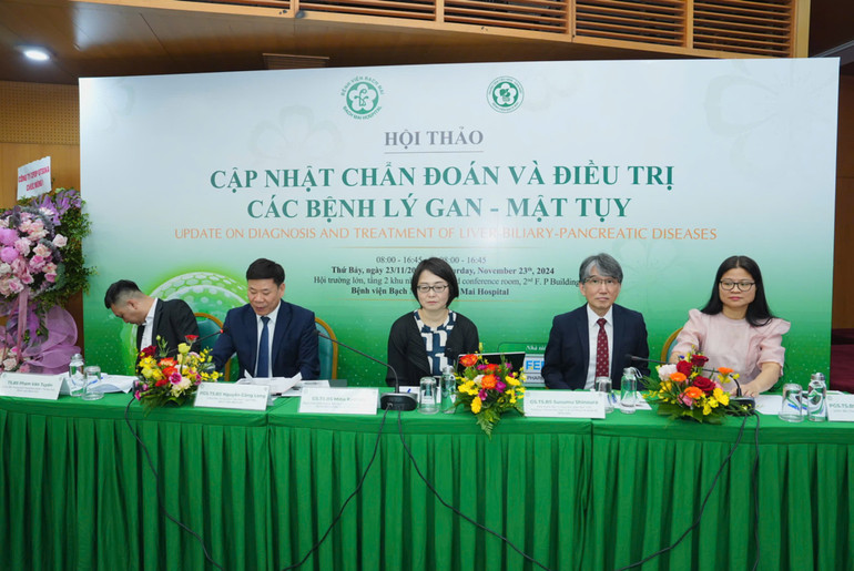 Chủ tọa hội thảo ngày 23/11. Chủ tọa hội thảo ngày 23/11.