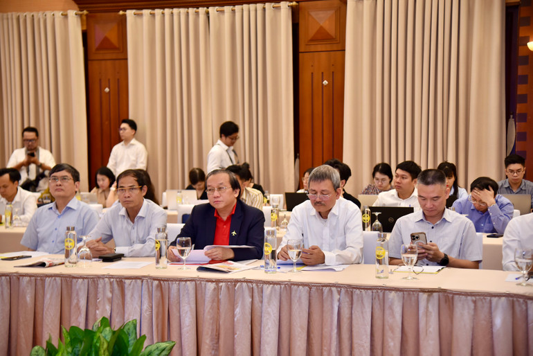 Các đại biểu tham dự hội thảo.