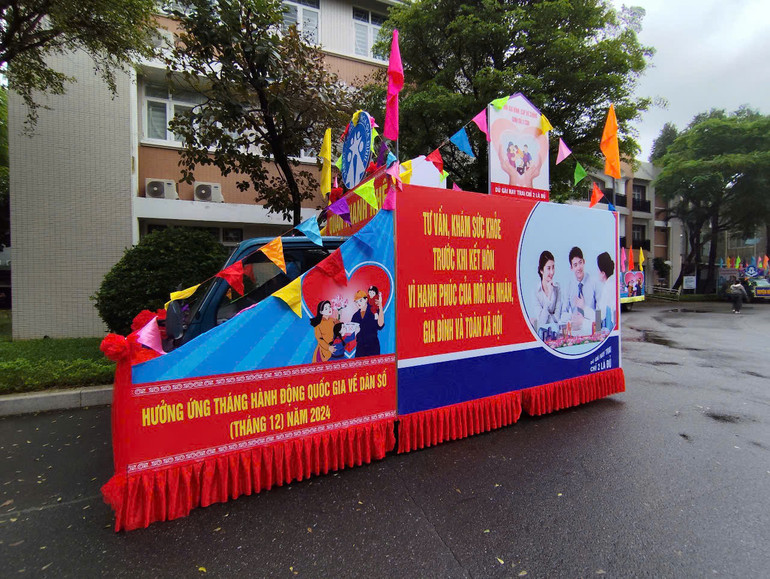 Tuyên truyền vận động chính sách về dân số.