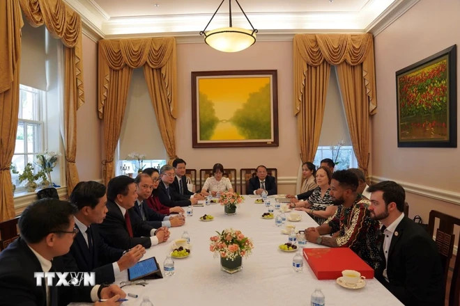 Ông Nguyễn Xuân Thắng làm việc với đoàn Đảng Cộng sản Hoa Kỳ. (Ảnh: Kiều Trang/TTXVN)